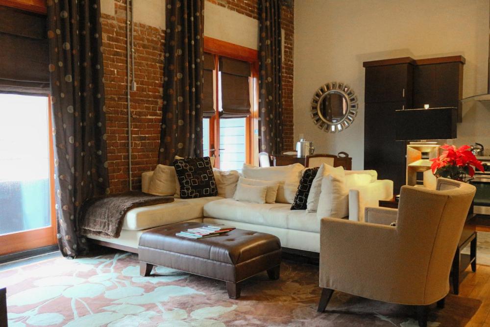 Luxury One-Bedroom Suite with Terrace interior